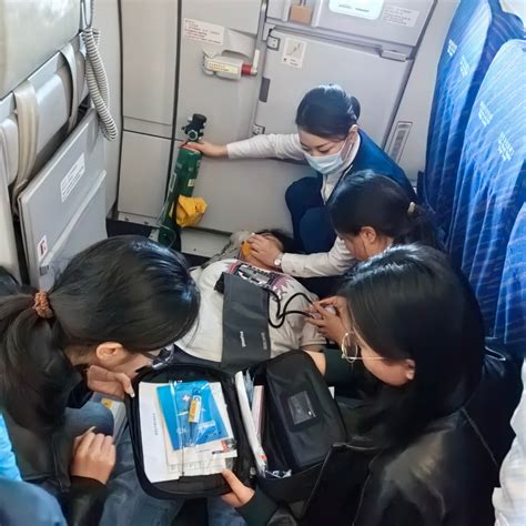 南航志愿服务项目启动 空中急救培训走进客舱 – 中国民用航空网