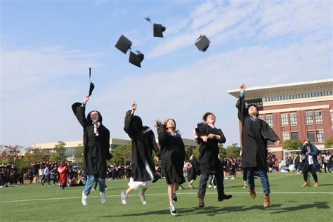 2020届学生毕业合影 - 作品中心 - 池州职业技术学院电子信息与传媒系