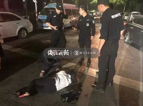 街头一声惨叫！女司机开车时和老公吵架，一气之下跳车了_凤凰网资讯_凤凰网