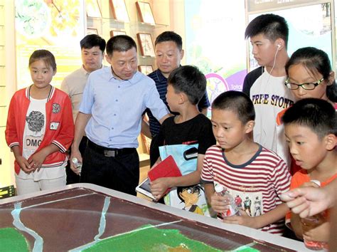 邳州市开展“百名孤儿科普体验一日行”活动 - 徐州市科学技术协会