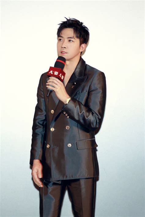 俞灏明出席《八佰》首映礼 被网友力赞表现有惊喜_明星要闻_娱乐频道