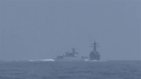 中国军舰近距离横切迫使美舰改道！现场视频公布_新浪新闻