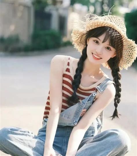 粗麻辫的甜美女生头像