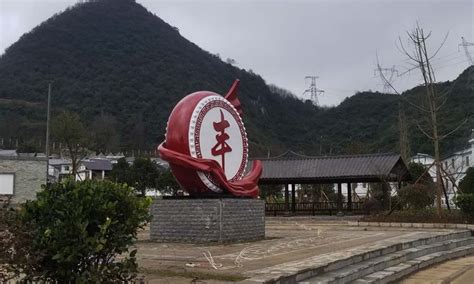 话说贵州现代玻璃钢仿铜农耕剪影雕像小品厂 -贵州朋和文化景观雕塑设计