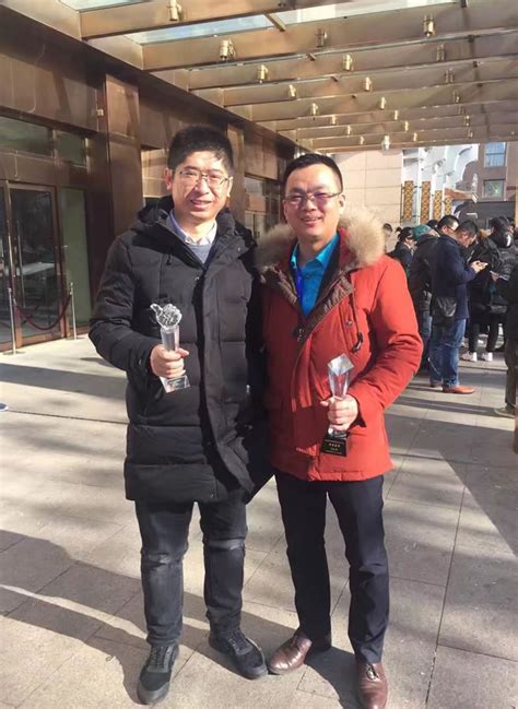 松松兄弟-卢松松获“2017年度中国网络营销行业十佳年度人物奖”