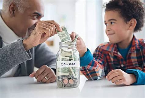 父亲教10岁儿子理财1年挣1570元 让儿子感受到存钱的乐趣_新闻频道_中华网