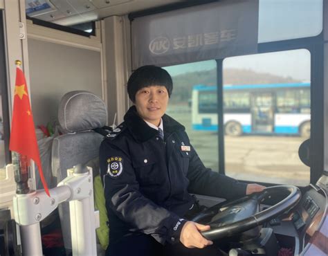 江城“摆渡人” 他们是46线公交驾驶员-中国吉林网