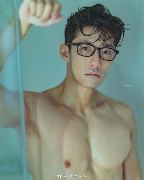 性感肌肉男模 戴眼镜的健身肌肉帅哥 型男欧巴hi.davidkim 韩国 健身迷网