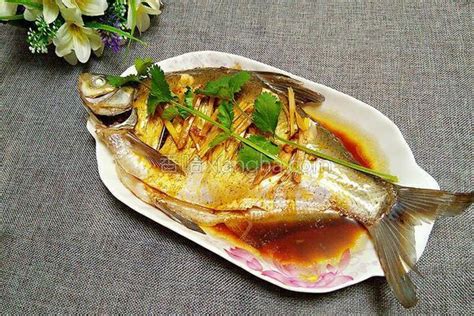 【家常红烧鳊鱼的做法步骤图，怎么做好吃】Bravooo_下厨房
