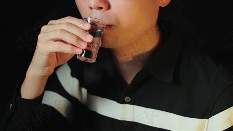 饮酒图片
