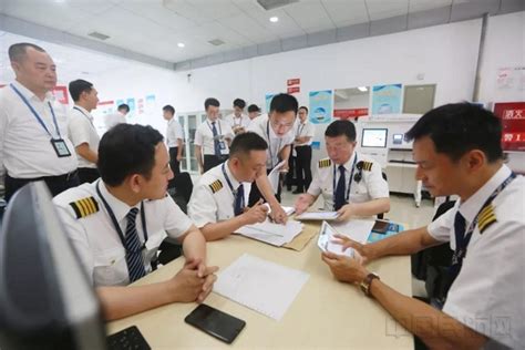 成都航空ARJ21飞机首次赴京飞行-中国民航网