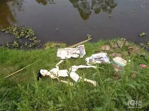 池塘发现“女尸”？ 警察打捞上来的东西让人脸红_社会_环球网