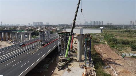 广州南站快速通道有新进展！东晓南南段二标顺利完成跨南大干线的首片钢箱梁架设
