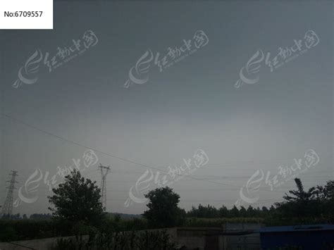 暴雨前灰蒙蒙的天空高清图片下载_红动中国