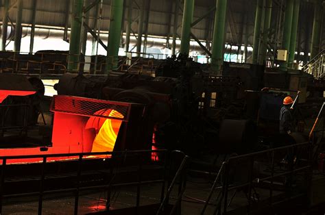 新余新钢钢铁厂烟囱视频素材_ID:VCG2211981839-VCG.COM