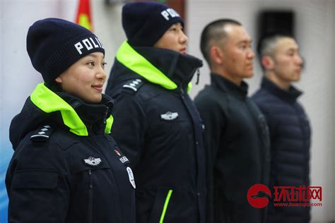 上海铁警乘警支队举行红袖标佩戴仪式 加强一线民警执勤标志管理_法谭_新民网