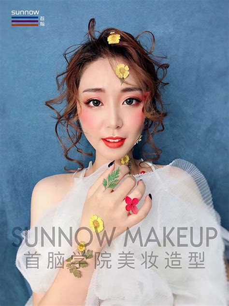 新手如何学会化妆,新手学化妆方法_上海柯模思化妆学校
