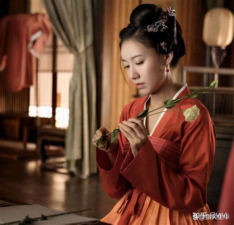 揭秘从白莲花沦为绿茶婊的女星的背后故事！！_娱乐频道_中国网