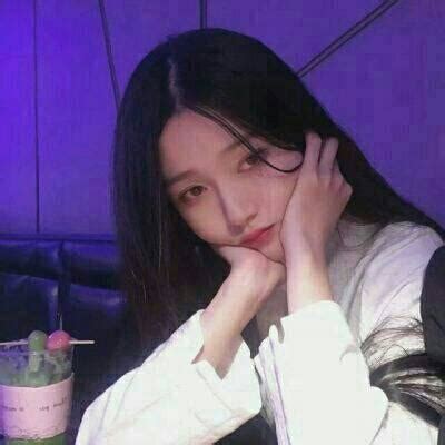 甜美女生真人头像紫色系