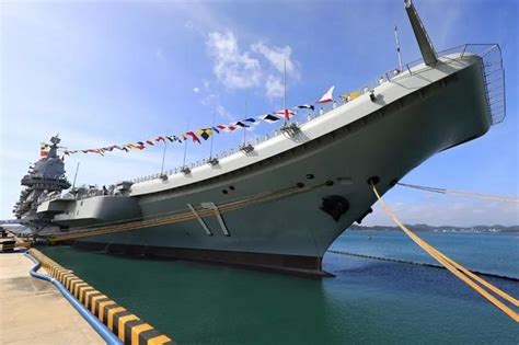中国首艘国产航母山东舰正式服役！舷号17，排水量超过6万吨
