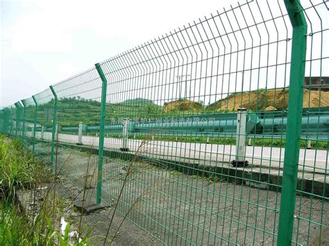 1.8米-围墙绿化护栏-安平县东隆金属护栏网业制造有限公司