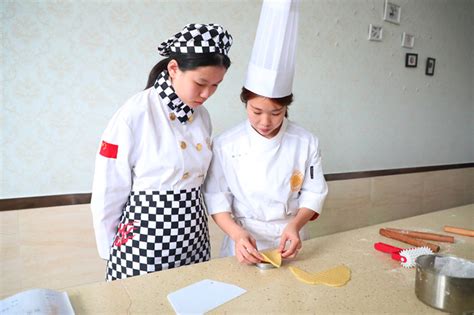 新东方厨师学校学厨师学费要多少钱_学厨师_陕西新东方烹饪学校