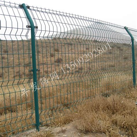 广东厂双边丝护栏网 公路学校封闭栅栏 包塑镀锌铁丝护栏养殖围栏-阿里巴巴