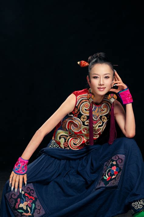 杨丽萍简历及个人资料简介(中国顶级舞者杨丽萍，41年不剪指甲) | 说明书网