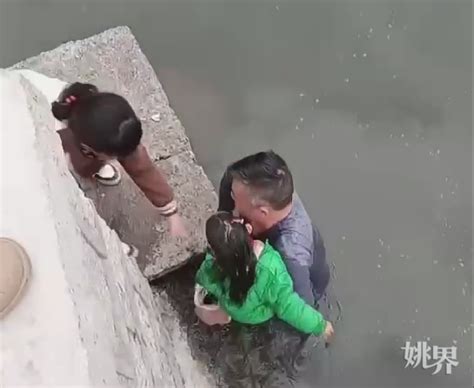 重庆8名小学生1人落水7人施救全部遇难 该怎样搭救落水同伴？|重庆|落水_新浪新闻
