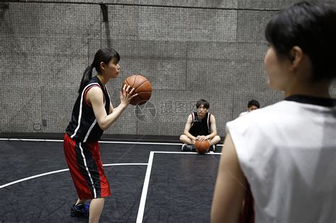 甜美女生打篮球蒙脸头像