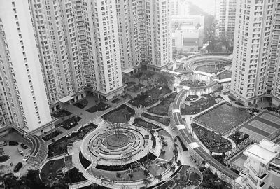 从“笼屋”到90平米的“千呎豪宅”，香港人为什么住得那么挤？