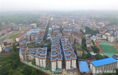 四川广安前锋区第一大镇，人口10万，是全国重点镇