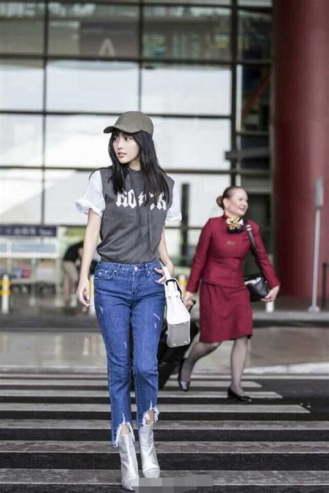 张嘉倪陈意涵最新机场照，一个日系一个可爱，网友：逆生长啊！ - 360娱乐，你开心就好
