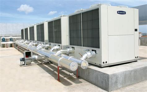 中央空调维修保养中心提到在清洗空调时发现有油渍需要及时处理-重庆中央空调维修中心