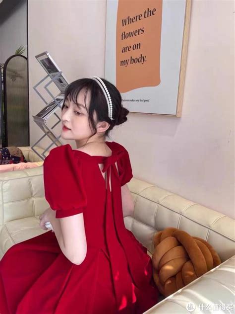 敬酒服甜美女生头像