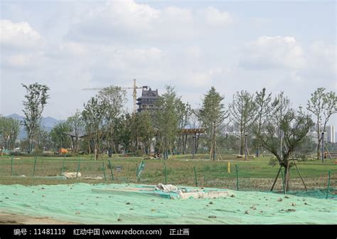 成都东安湖建筑工地绿色防尘网 高清图片下载_红动中国