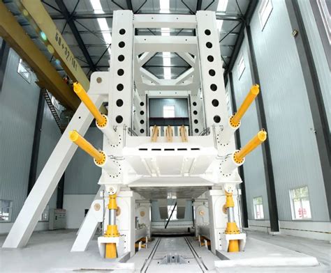 山东能源集团研发制造的世界首台承压达到50000KN的液压支架整机试验台建成投入使用
