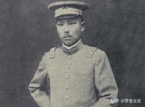 他是军阀杨森的儿子，主动下基层参军抗日，后率部起义成为解放军
