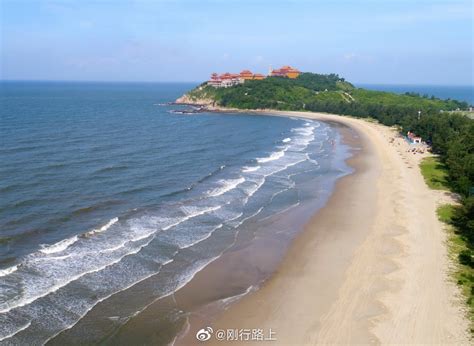 阳江历史悠久，可与广州相媲美。依山傍海，东北为天露山