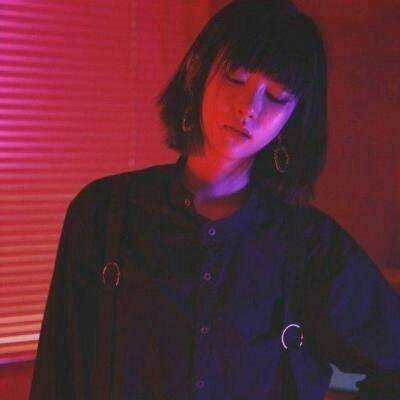 温柔的红色女生头像