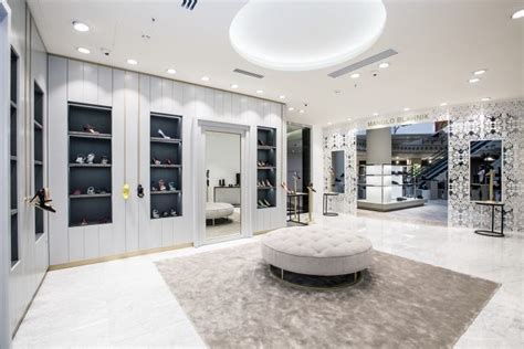 Manolo Blahnik 高端女鞋店设计 – 米尚丽零售设计网 MISUNLY- 美好品牌店铺空间发现者