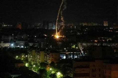 基辅凌晨再遭俄空袭 俄罗斯16日凌晨对乌克兰首都基辅实施了“异常密集”的空袭_军事频道_中华网