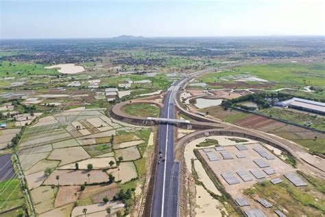 柬埔寨首条高速——金港高速今日起收费，单程最低12美元_高速公路_车辆_单网