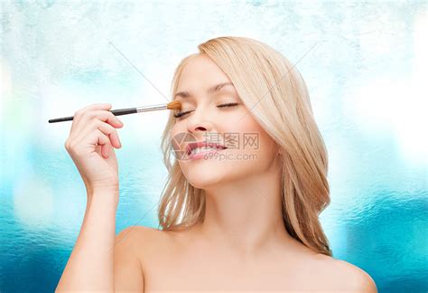 甜美女生头像闭上眼睛看