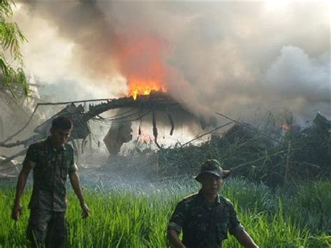 东航MU5735垂直坠毁，与印尼空难有些类似_腾讯视频