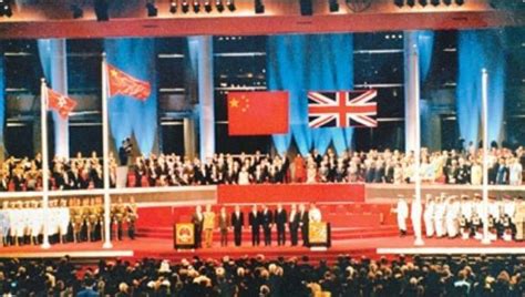 澳门特区政府举行“回归祖国二十周年”升旗仪式，候任特首贺一诚主持