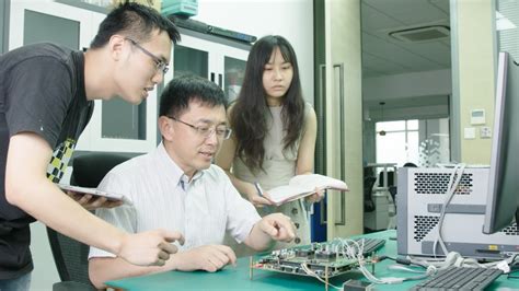 【新时代新作为新篇章】高水平地方高校建设 | 上海交通大学医学院： 让科技创新离人民健康更“近”些