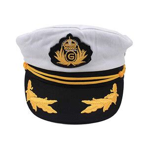 航海,龄,旅游,旅游人的快乐的老人戴着船长帽方向盘上,竖大拇指,帆船游艇漂浮海上高清图片下载-正版图片300401083-摄图网