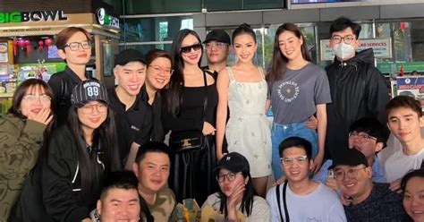 Ngọc Châu vui vẻ khi được fan Việt đón về nước sau màn out top 16 Miss ...