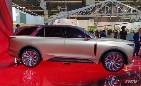 红旗首款纯电动大型SUV—红旗E-HS9亮相北京车展